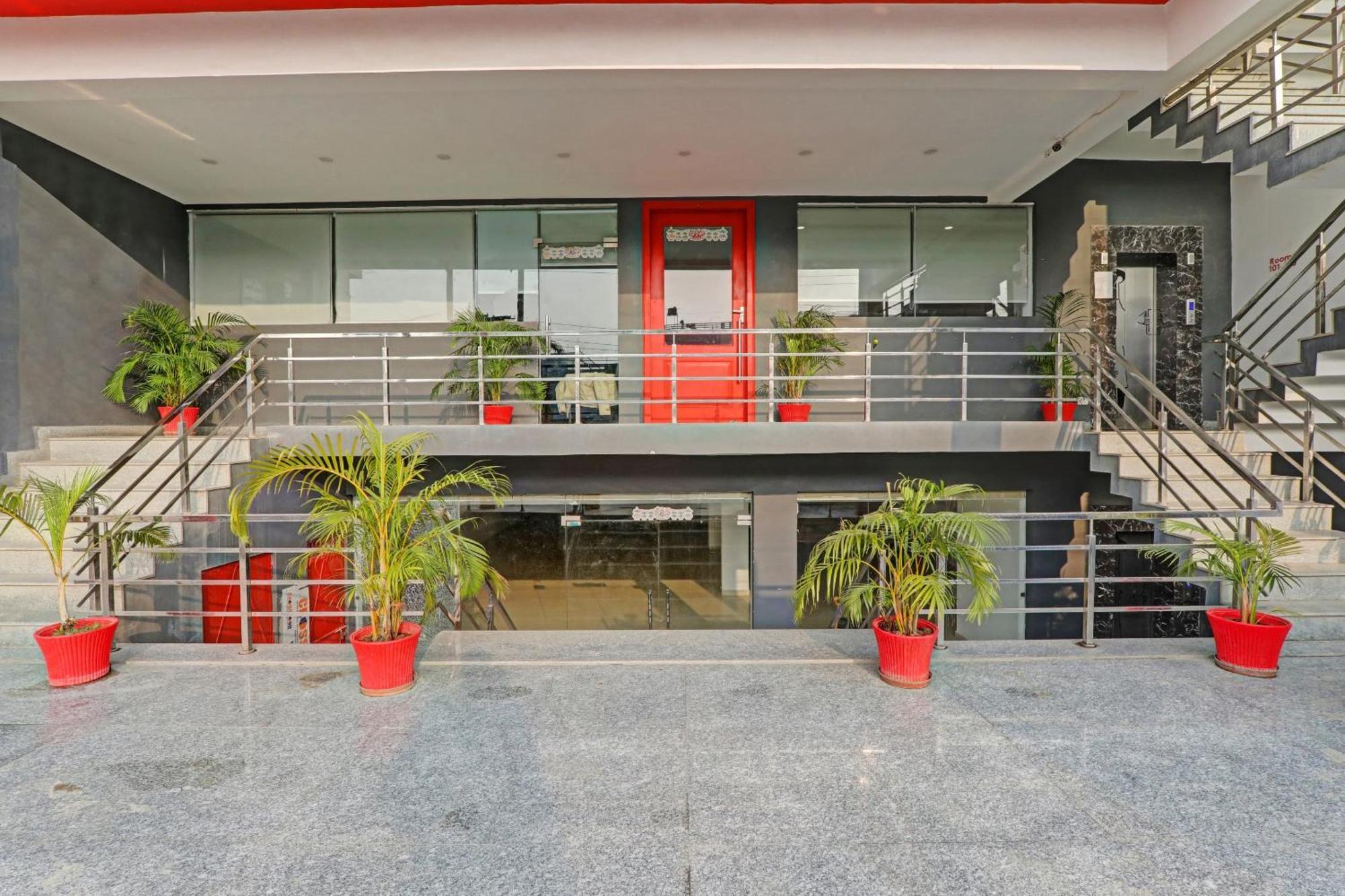 Townhouse The Shubham Hotel Bijnaur Екстериор снимка